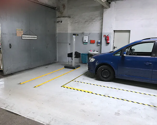 Scheinwerfereinstellplatz mit MLT 3000